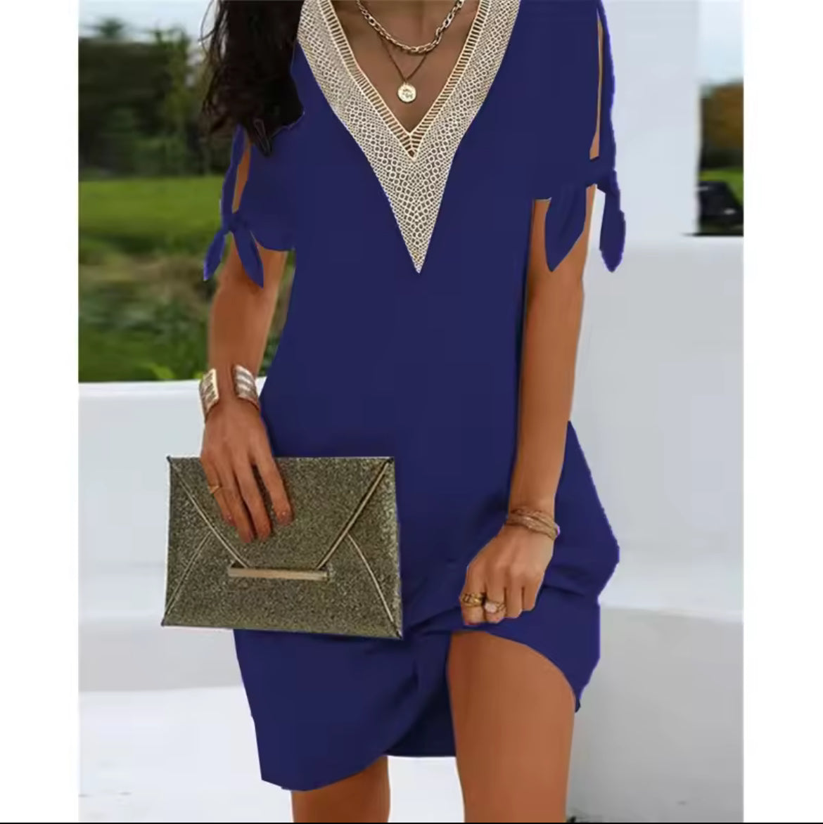🤍 Elegant Cold-Shoulder Mini Dress